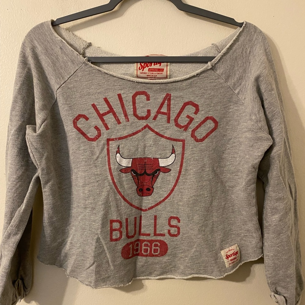 Women's Sportiqe Gray Cropped Round Neck Chicago‎ Bulls Long Sleeve Tee Small